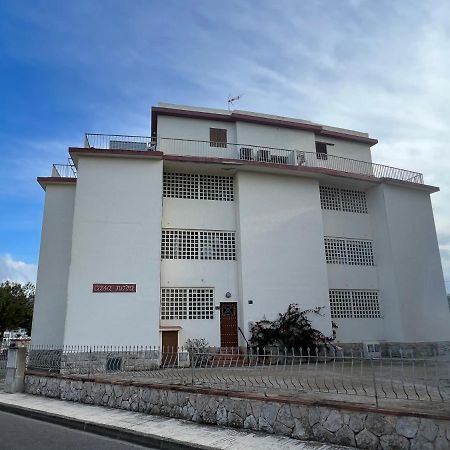 Beautiful Loft, Huge Sunny Terrace, View Over The Beach And Sea Roses Eksteriør billede