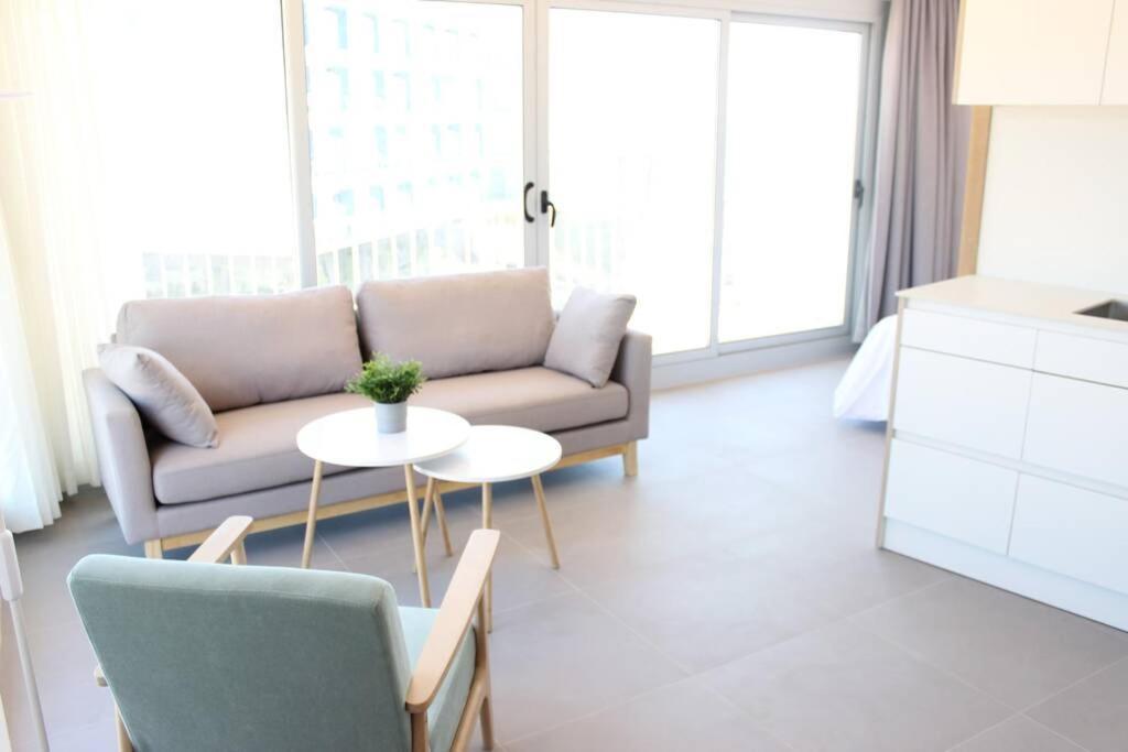 Beautiful Loft, Huge Sunny Terrace, View Over The Beach And Sea Roses Eksteriør billede