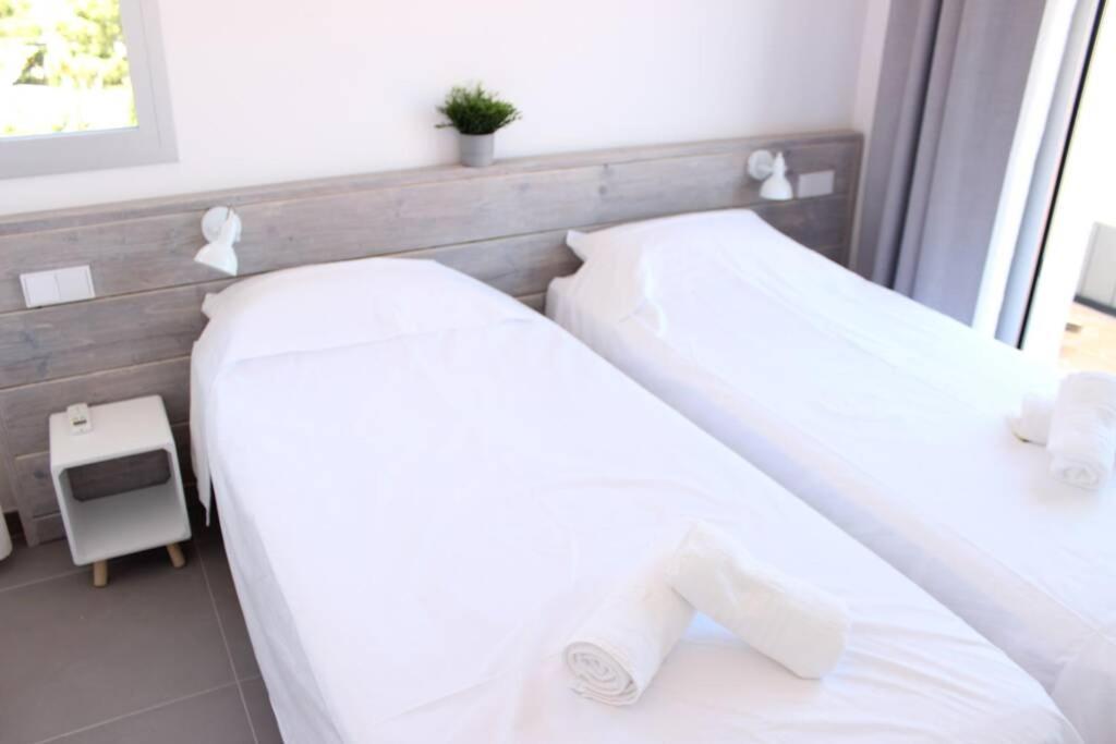 Beautiful Loft, Huge Sunny Terrace, View Over The Beach And Sea Roses Eksteriør billede