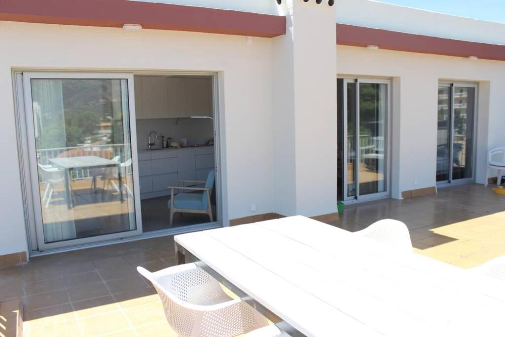 Beautiful Loft, Huge Sunny Terrace, View Over The Beach And Sea Roses Eksteriør billede
