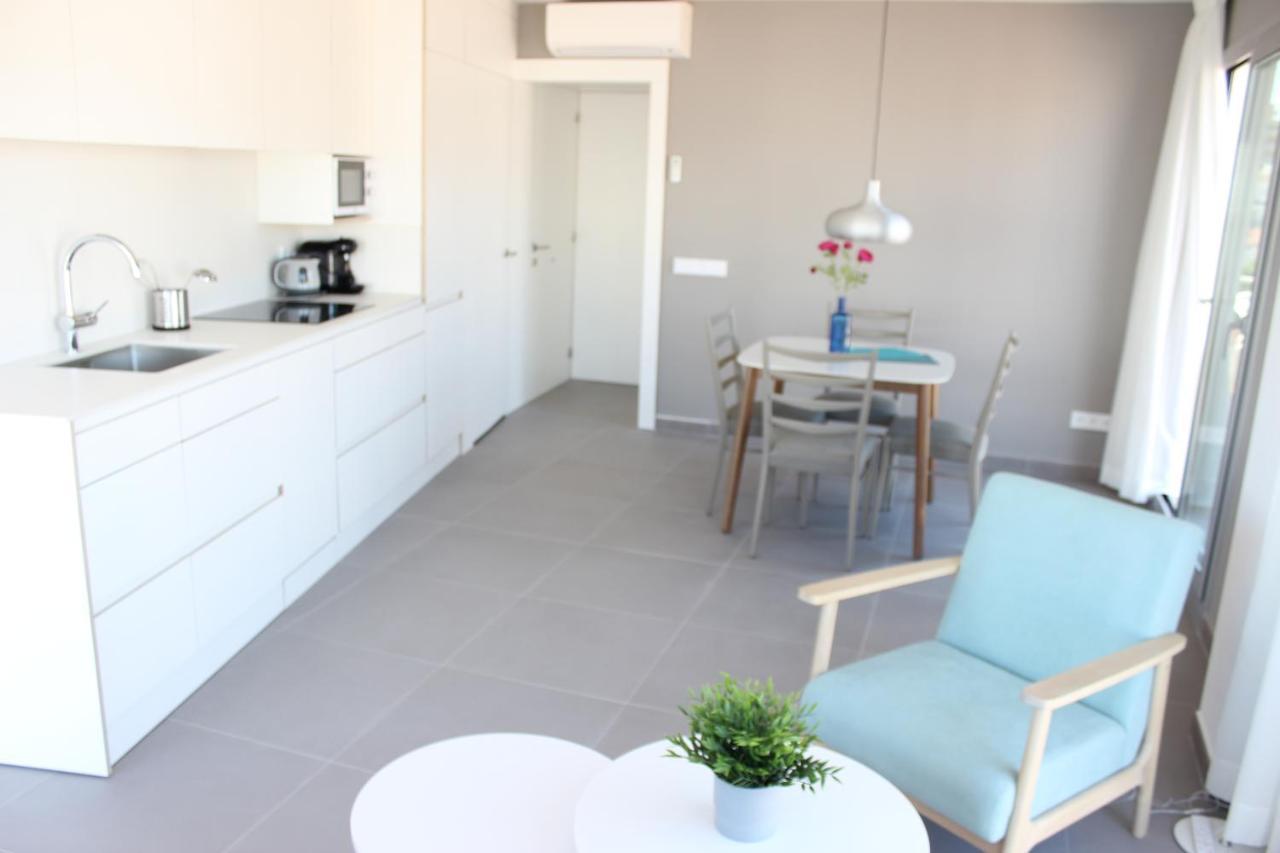 Beautiful Loft, Huge Sunny Terrace, View Over The Beach And Sea Roses Eksteriør billede