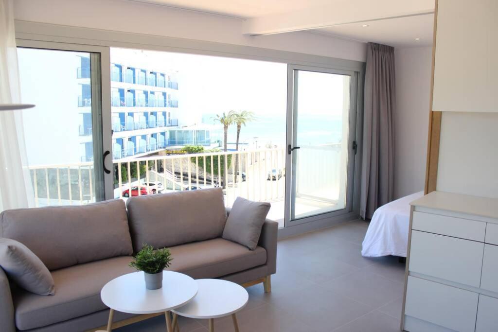 Beautiful Loft, Huge Sunny Terrace, View Over The Beach And Sea Roses Eksteriør billede