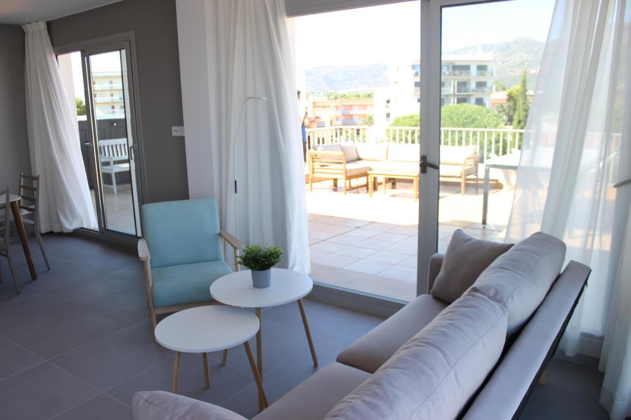 Beautiful Loft, Huge Sunny Terrace, View Over The Beach And Sea Roses Eksteriør billede