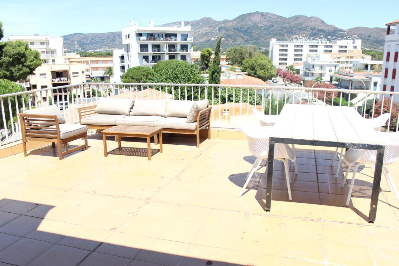 Beautiful Loft, Huge Sunny Terrace, View Over The Beach And Sea Roses Eksteriør billede