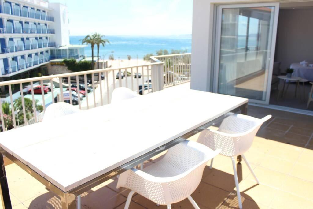 Beautiful Loft, Huge Sunny Terrace, View Over The Beach And Sea Roses Eksteriør billede