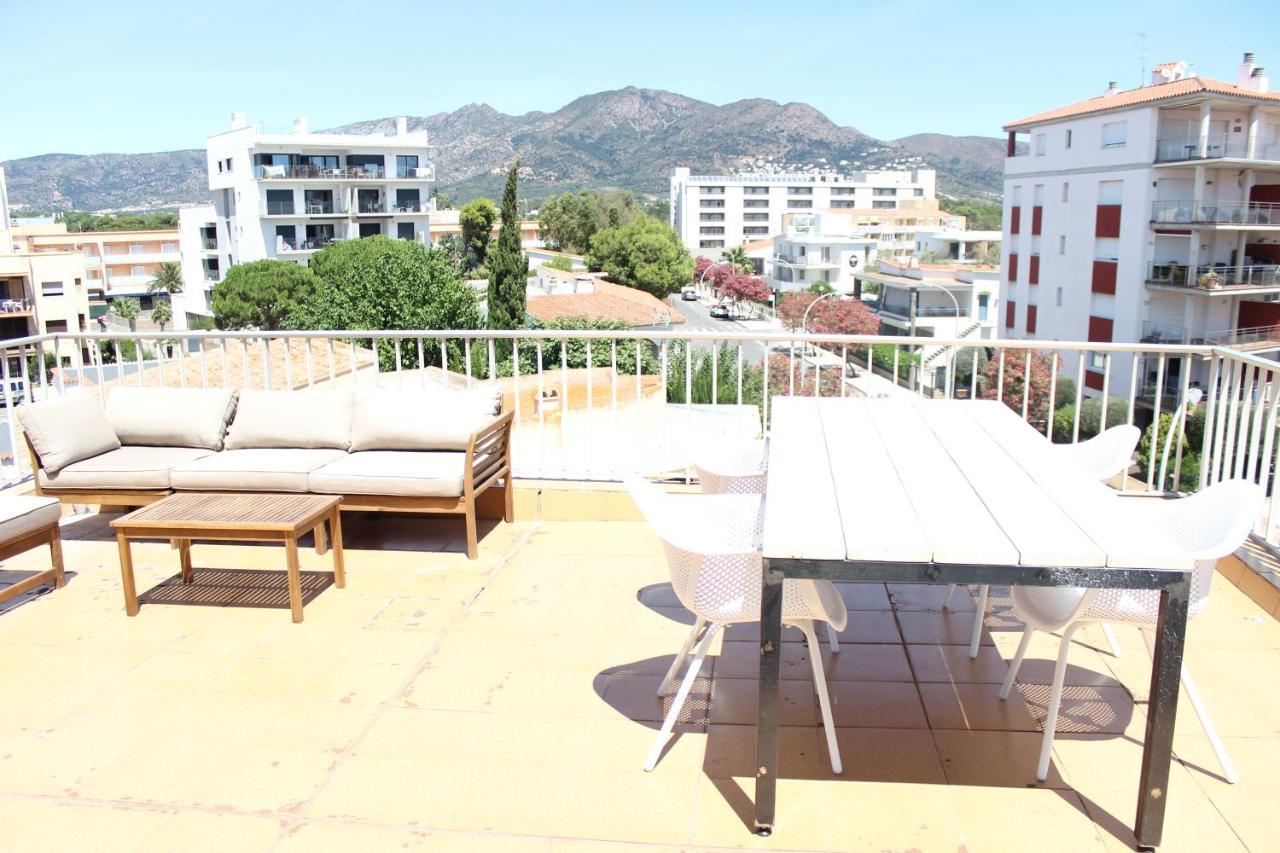 Beautiful Loft, Huge Sunny Terrace, View Over The Beach And Sea Roses Eksteriør billede
