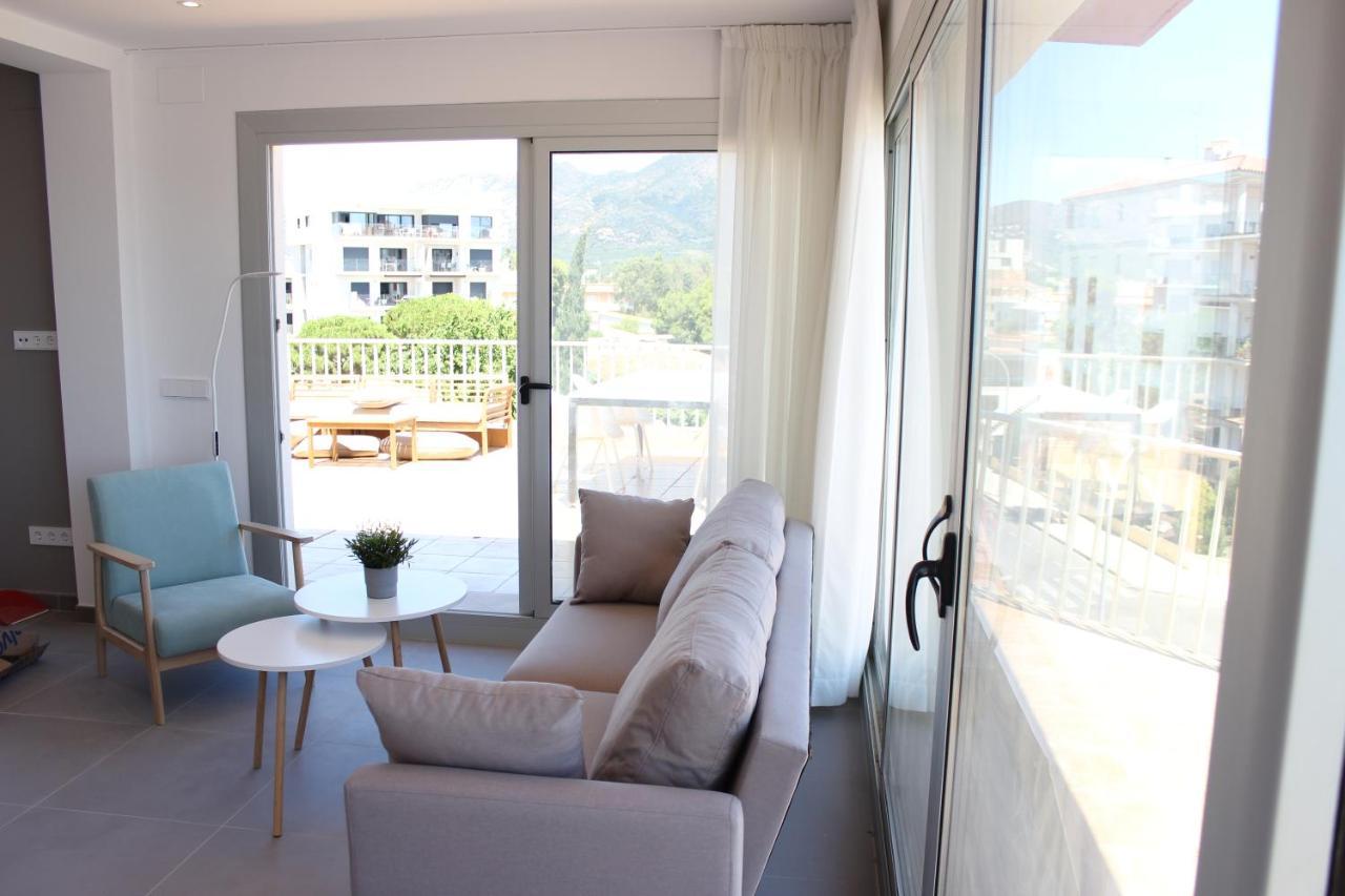 Beautiful Loft, Huge Sunny Terrace, View Over The Beach And Sea Roses Eksteriør billede