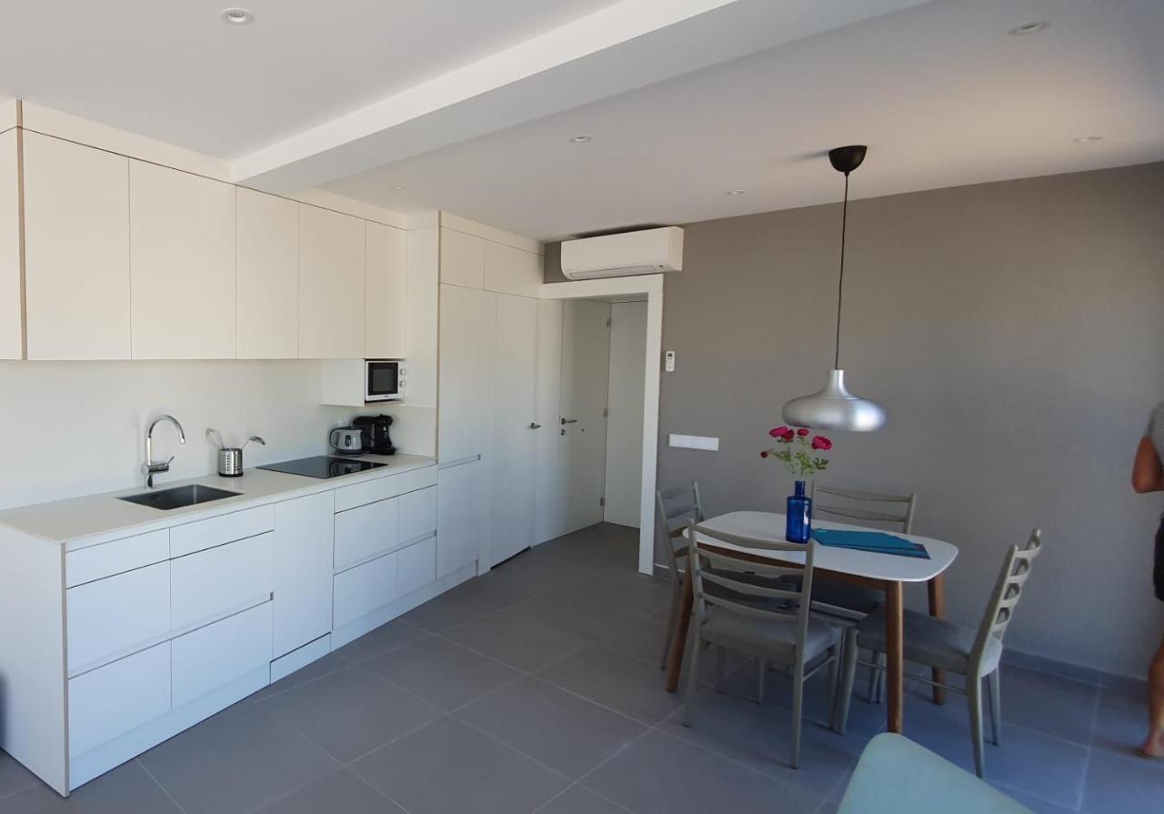 Beautiful Loft, Huge Sunny Terrace, View Over The Beach And Sea Roses Eksteriør billede