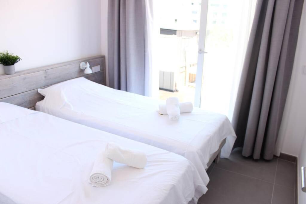 Beautiful Loft, Huge Sunny Terrace, View Over The Beach And Sea Roses Eksteriør billede