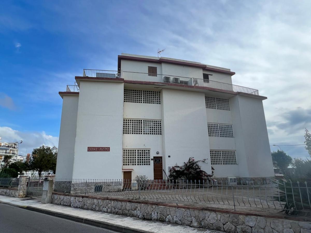 Beautiful Loft, Huge Sunny Terrace, View Over The Beach And Sea Roses Eksteriør billede