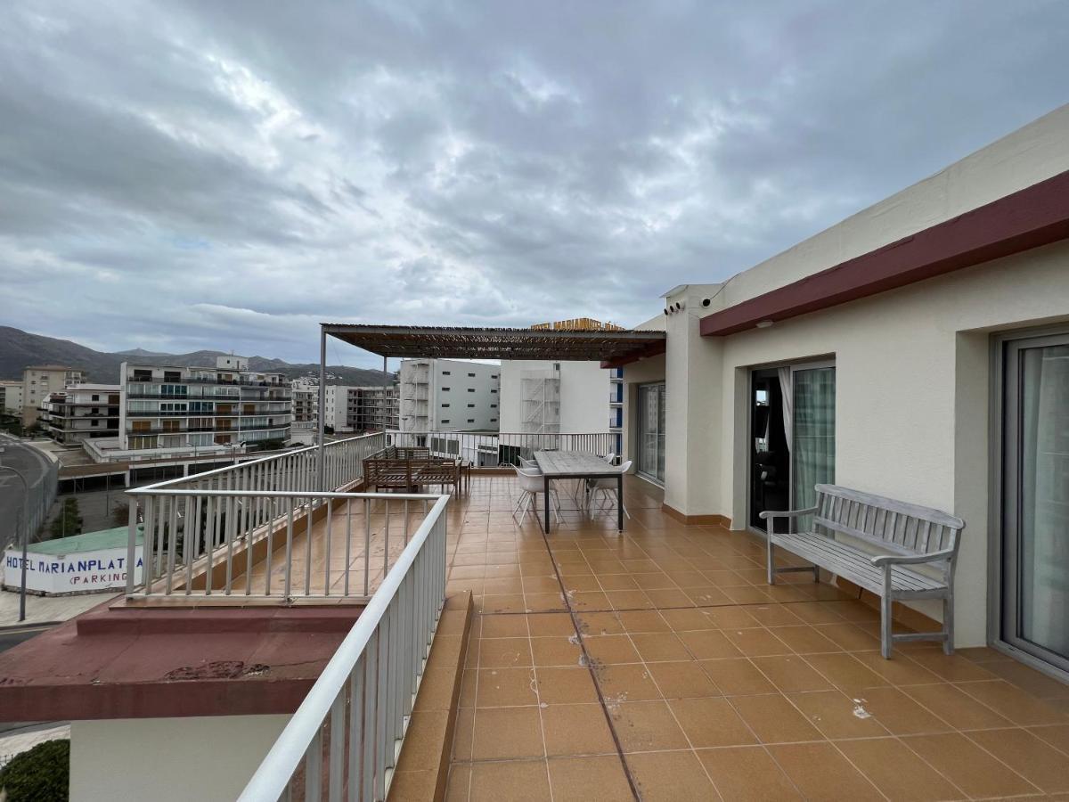 Beautiful Loft, Huge Sunny Terrace, View Over The Beach And Sea Roses Eksteriør billede